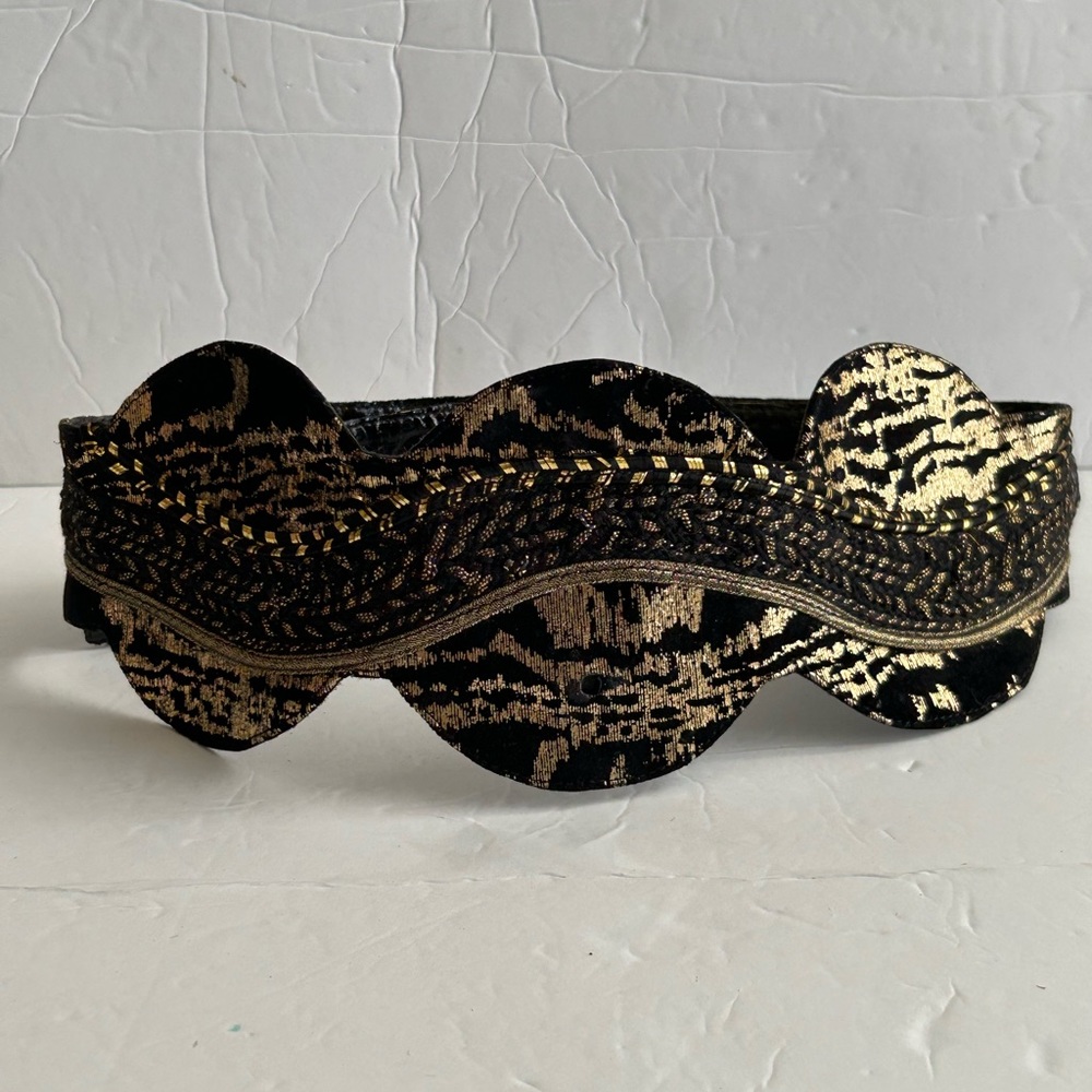 Lisandro Sarasola designer dress  belt metallic gold on black
Hook closure